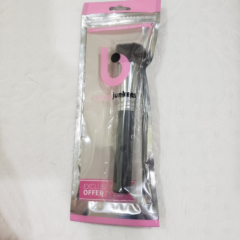 NEW! Makeup brush - Picture 4 of 5